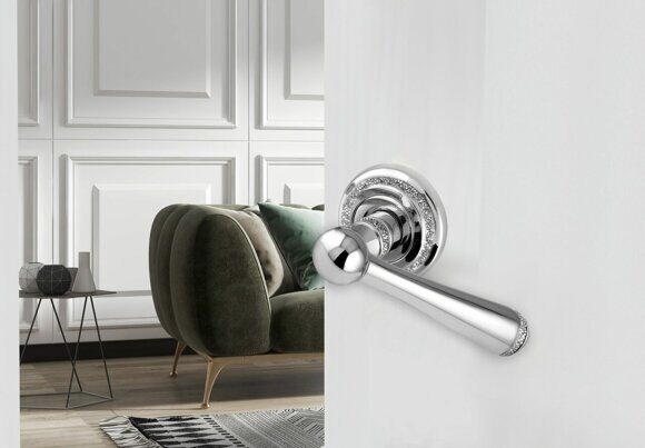 door-handle-on-roses-chrome-swarovski-crystals-luxury-metropolis-bronces-mestre-copia-scaled